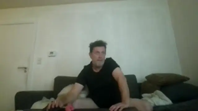 oopsxx online show from April 14, 2026, 5:34 am