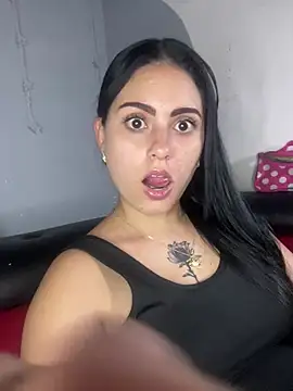 Snapshot of Azuna25 chatting on July 21, 2026, 7:37 pm Azuna25 online show from July 21, 2026, 7:37 pm