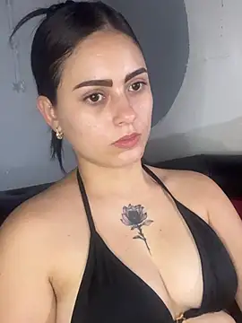 Snapshot of Azuna25 chatting on July 2, 2026, 8:37 pm Azuna25 online show from July 2, 2026, 8:37 pm