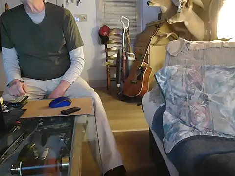 Snapshot of Bramro409 chatting on October 31, 2025, 12:18 am Bramro409 online show from October 31, 2025, 12:18 am