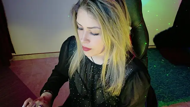 Natalia Montoya online show from October 27, 2025, 10:44 pm