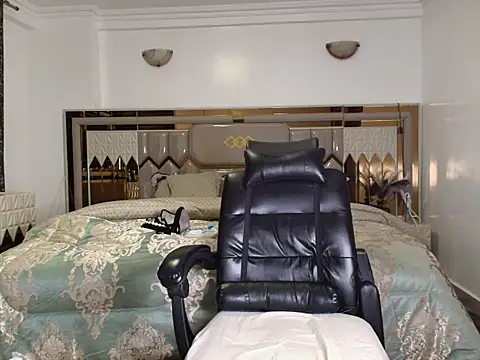 Snapshot of ebony_shilly3 chatting on November 12, 2025, 12:37 am ebony shilly3 online show from November 12, 2025, 12:37 am