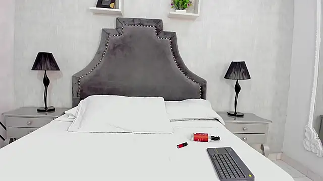 LaurenSnow online show from November 28, 2025, 2:17 pm