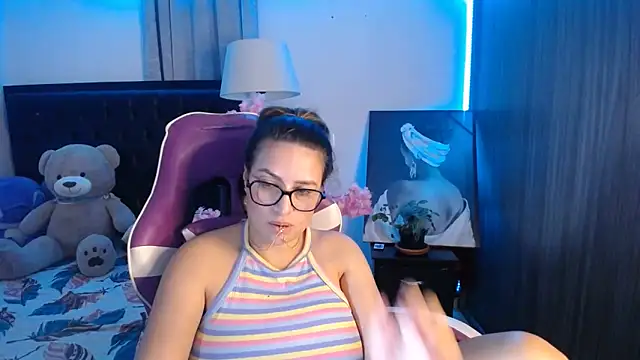 Snapshot of esmeraldaa230 chatting on June 11, 2026, 12:32 am esmeraldaa230 online show from June 11, 2026, 12:32 am
