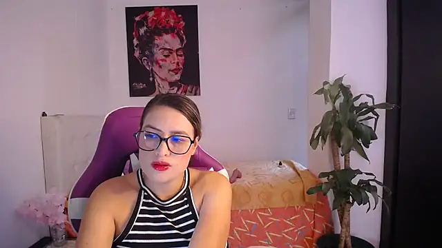 esmeraldaa230 online show from January 18, 2026, 3:59 pm