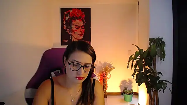 esmeraldaa230 online show from November 2, 2025, 8:14 pm