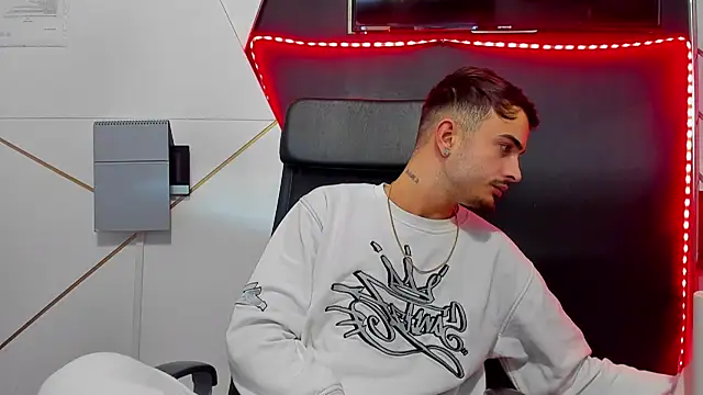 Snapshot of BrandonTate chatting on February 19, 2026, 10:34 am BrandonTate online show from February 19, 2026, 10:34 am