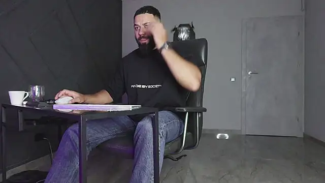 Snapshot of mattmasterss chatting on October 11, 2025, 9:49 pm mattmasterss online show from October 11, 2025, 9:49 pm