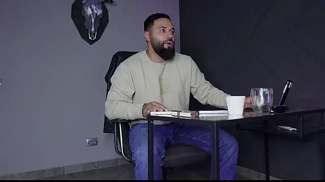 Snapshot of mattmasterss chatting on September 18, 2025, 3:42 am mattmasterss online show from September 18, 2025, 3:42 am