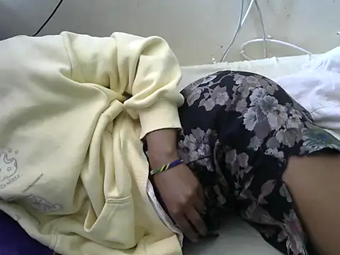 Ma-yolo001 online show from September 12, 2025, 9:09 am