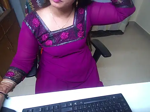 Snapshot of Arushisingh8888 chatting on September 29, 2025, 12:33 pm Arushisingh8888 online show from September 29, 2025, 12:33 pm