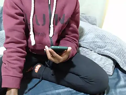 khakiline online show from September 28, 2025, 7:10 pm