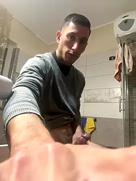 Snapshot of Gionnytav chatting on November 6, 2025, 4:44 pm Gionnytav online show from November 6, 2025, 4:44 pm