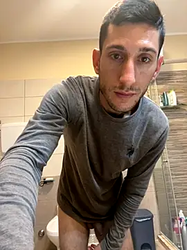 Snapshot of Gionnytav chatting on November 11, 2025, 4:18 am Gionnytav online show from November 11, 2025, 4:18 am