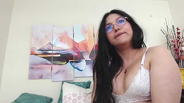 Snapshot of KatrinaRolan chatting on March 7, 2025, 11:27 pm KatrinaRolan online show from March 7, 2025, 11:27 pm