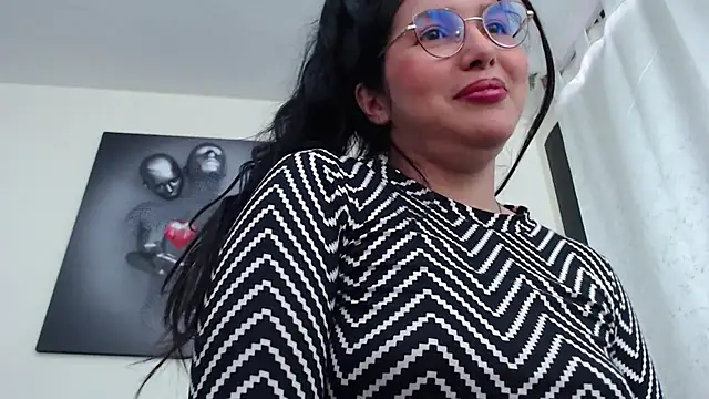 Snapshot of KatrinaRolan chatting on November 13, 2025, 10:02 pm KatrinaRolan online show from November 13, 2025, 10:02 pm