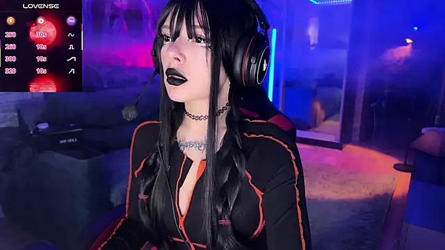 Eva-miller1 online show from November 3, 2025, 9:13 am