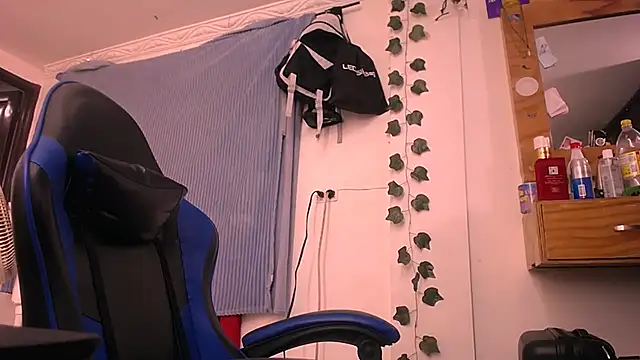 latinhot9631 online show from April 3, 2026, 1:23 am