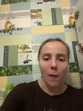 Snapshot of AlisaKissss chatting on May 4, 2026, 6:33 pm AlisaKissss online show from May 4, 2026, 6:33 pm