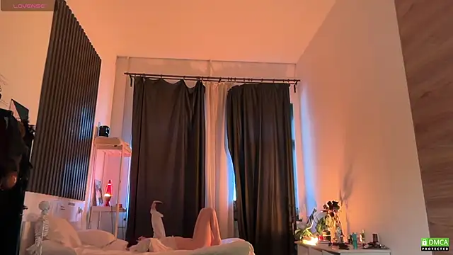 electric babe online show from March 18, 2026, 3:35 pm