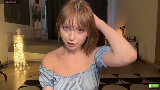 Snapshot of electric_babe chatting on December 18, 2025, 11:25 am electric babe online show from December 18, 2025, 11:25 am