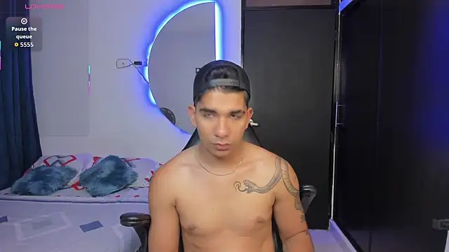 Snapshot of valentino_santoss chatting on November 24, 2025, 12:16 pm valentino santoss online show from November 24, 2025, 12:16 pm