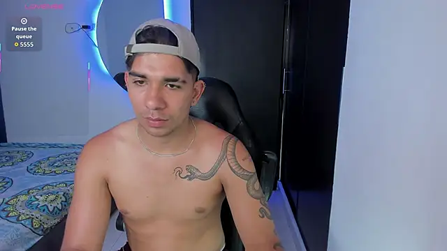 Snapshot of valentino_santoss chatting on November 6, 2025, 10:14 pm valentino santoss online show from November 6, 2025, 10:14 pm