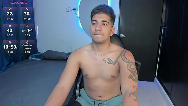 Snapshot of valentino_santoss chatting on November 17, 2025, 11:31 pm valentino santoss online show from November 17, 2025, 11:31 pm