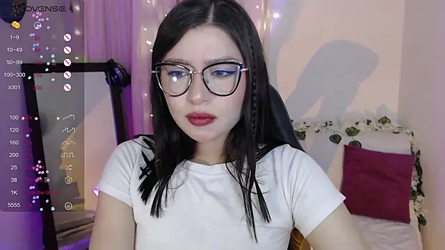 Snapshot of mily_thomson_b_ chatting on April 25, 2026, 12:35 am mily thomson b online show from April 25, 2026, 12:35 am