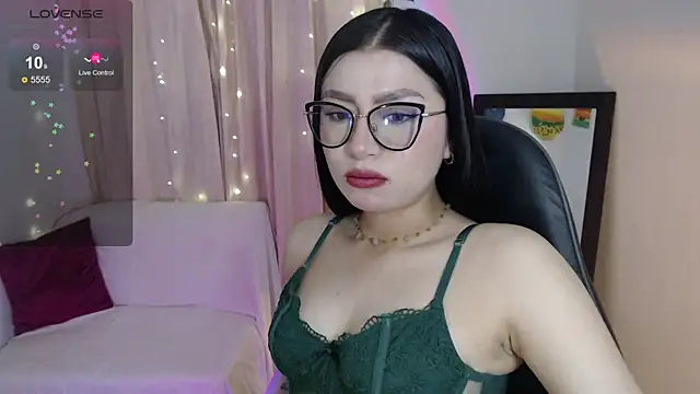 Snapshot of mily_thomson_b_ chatting on May 22, 2026, 12:19 am mily thomson b online show from May 22, 2026, 12:19 am