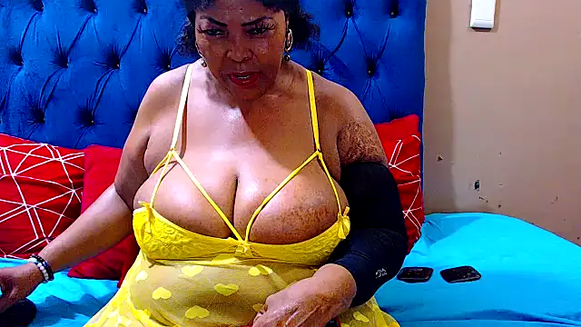 Snapshot of ebonycandy10 chatting on March 20, 2025, 5:02 am ebonycandy10 online show from March 20, 2025, 5:02 am
