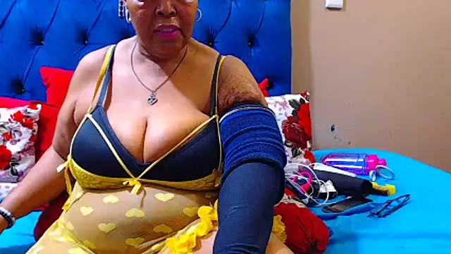 Snapshot of ebonycandy10 chatting on October 13, 2025, 5:20 am ebonycandy10 online show from October 13, 2025, 5:20 am