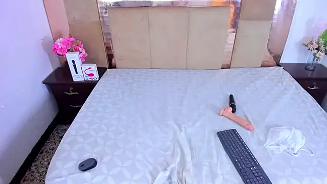 LizBrook online show from March 7, 2025, 10:21 pm