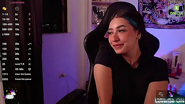 sweetcoralinee online show from October 7, 2025, 2:34 am