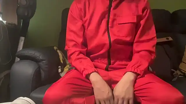 taka32204 online show from September 18, 2025, 4:32 pm