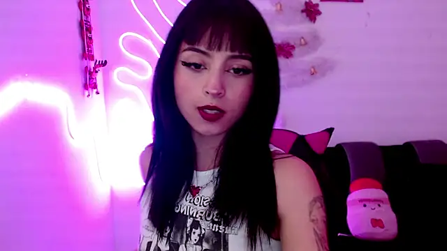 Snapshot of Kind_Scarlett chatting on January 6, 2025, 11:30 pm Kind Scarlett online show from January 6, 2025, 11:30 pm