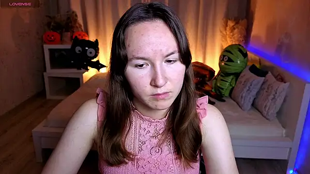 Snapshot of Little_doll_meow chatting on November 4, 2025, 3:21 am Little doll meow online show from November 4, 2025, 3:21 am