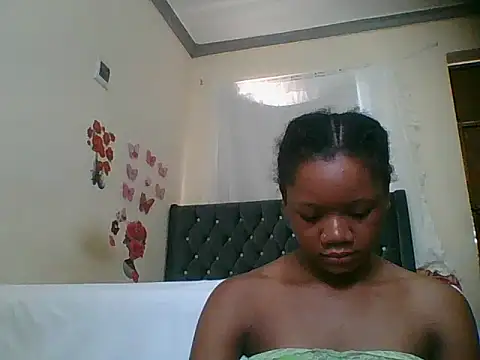 HotJeylee online show from November 18, 2025, 2:20 pm