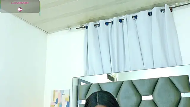 camila larzon online show from February 4, 2026, 4:18 am