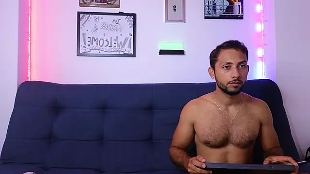 catalina y tylerjhons online show from February 11, 2025, 9:31 am