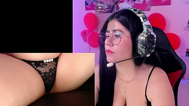 Snapshot of DanielaHang chatting on February 13, 2025, 1:05 pm DanielaHang online show from February 13, 2025, 1:05 pm