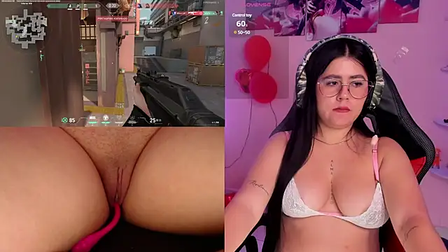 Snapshot of DanielaHang chatting on February 17, 2025, 4:39 pm DanielaHang online show from February 17, 2025, 4:39 pm