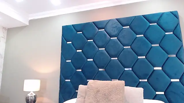 ThaniaJones online show from January 17, 2026, 11:58 am