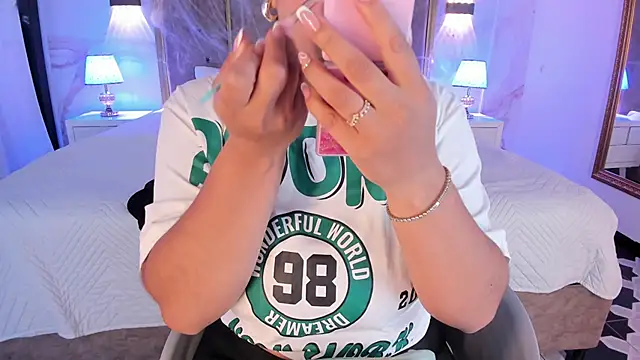 PaulinaDuarte online show from November 1, 2025, 11:04 am