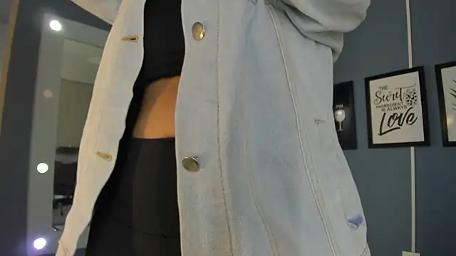 PaulinaDuarte online show from April 21, 2026, 11:50 am