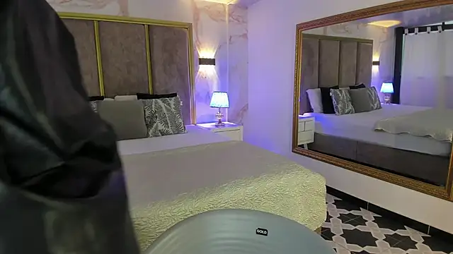 PaulinaDuarte online show from October 1, 2025, 12:31 pm