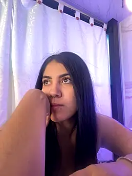 PaulinaDuarte online show from November 3, 2025, 11:25 am