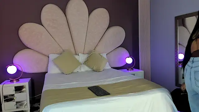 PaulinaDuarte online show from March 11, 2026, 12:10 pm