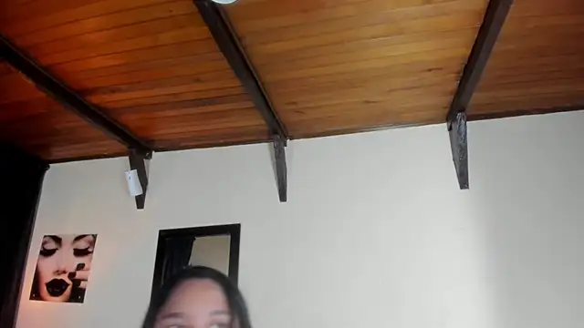 Snapshot of EmiliWilliams chatting on November 18, 2025, 12:26 am EmiliWilliams online show from November 18, 2025, 12:26 am