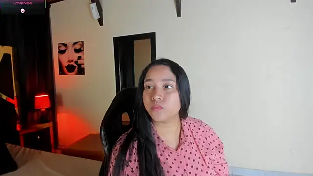 Snapshot of EmiliWilliams chatting on October 18, 2025, 11:40 pm EmiliWilliams online show from October 18, 2025, 11:40 pm